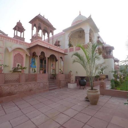 Hotel Suroth Mahal Luhāru 外观 照片