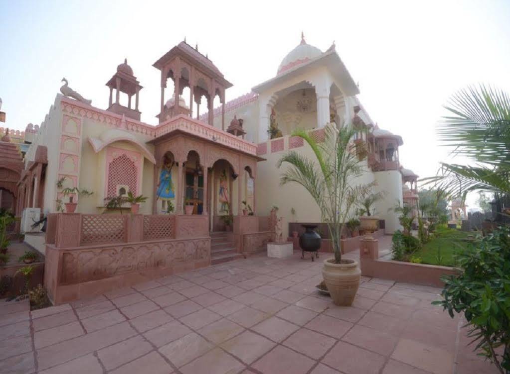Hotel Suroth Mahal Luhāru 外观 照片