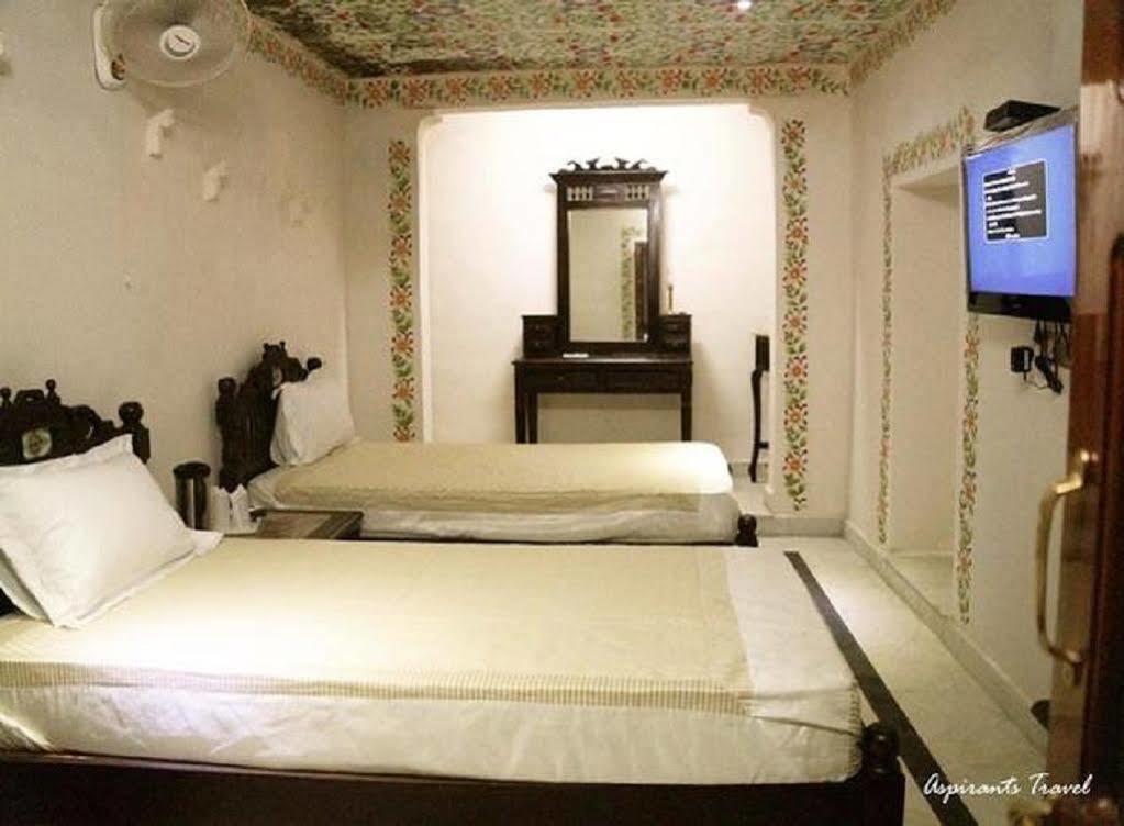 Hotel Suroth Mahal Luhāru 外观 照片