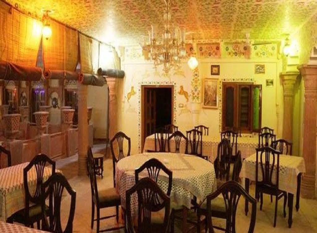 Hotel Suroth Mahal Luhāru 外观 照片