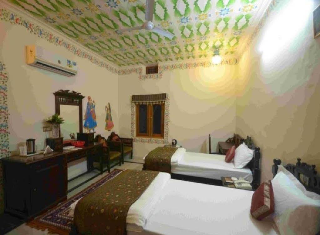 Hotel Suroth Mahal Luhāru 外观 照片